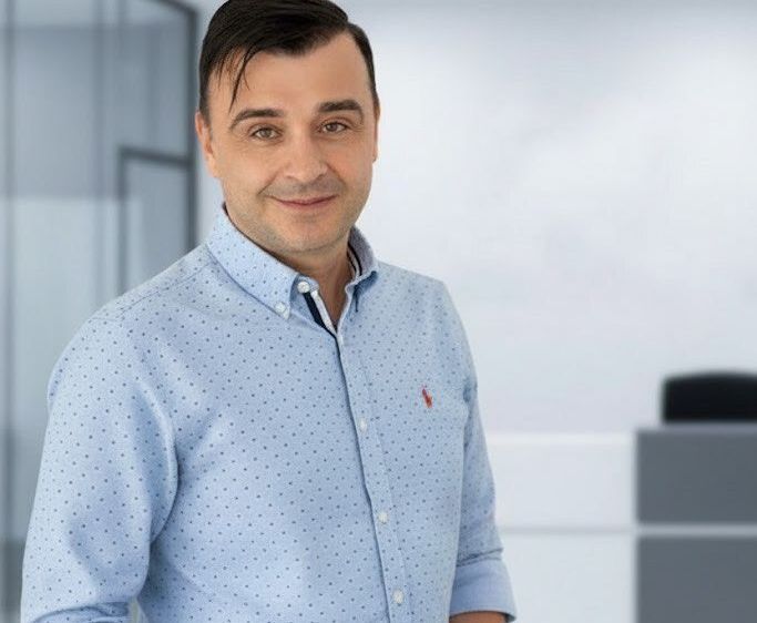Laurenţiu Ţigăeru Roşca, fondator Quasar Comex (Maxxonline.ro): „Am fost printre primii selleri români pe marketplace-ul Trendyol. Cele mai bine vândute produse ale noastre pe platformă sunt trolerele şi articolele de călătorie”