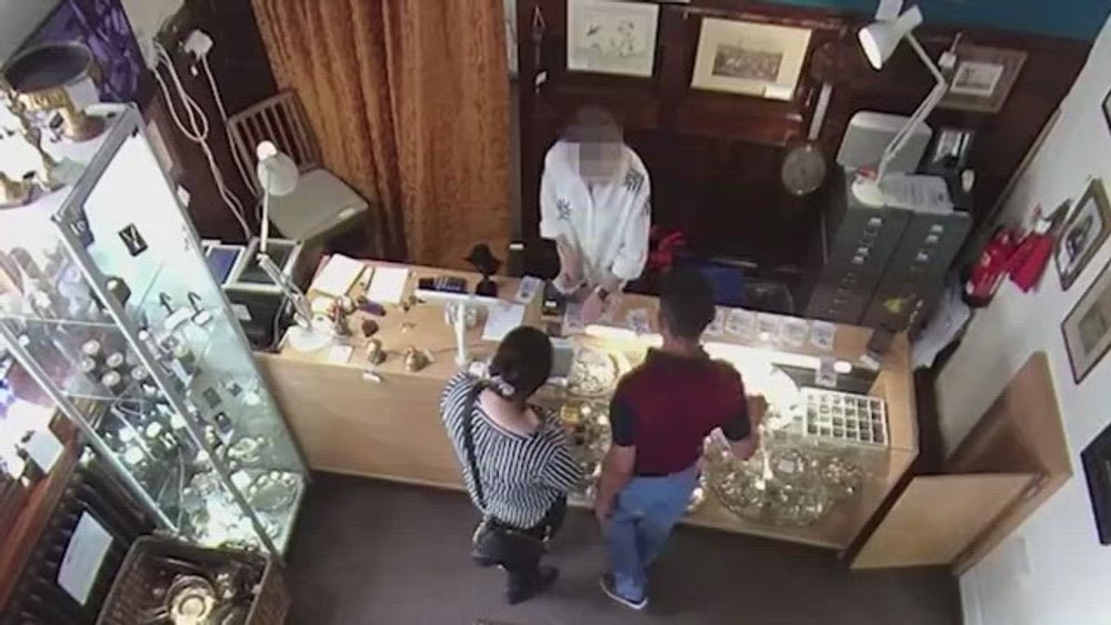 Legenda din România, spaima magazinelor de bijuterii din Marea Britanie. Fusese condamnată și în SUA pentru fraudă cu carduri VISA