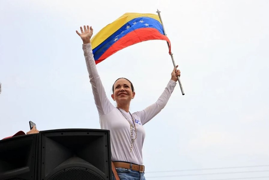 Lidera opoziției venezuelene, María Corina Machado, spune că ea ar trebui să fie la conducerea țării. Trump respinge varianta