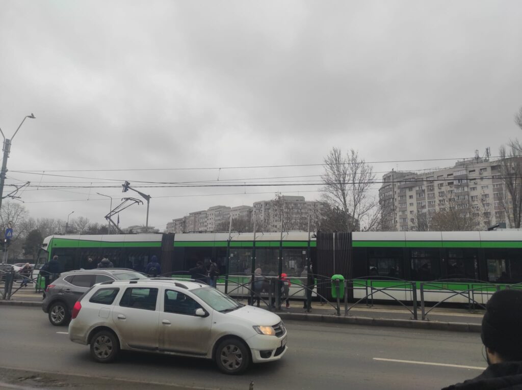 Linia 41 blocată pe Șoseaua Virtuții după o defecțiune la pantograf. STB introduce autobuzele 641