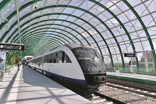 Linia de tren care leagă Gara de Nord de Henri Coandă a depăşit  1,5 milioane de pasageri