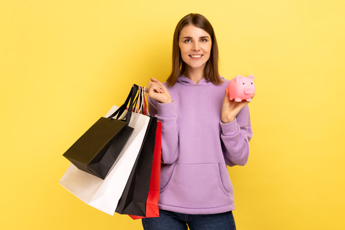 Loz mare vs. bucurii mici şi dese. Între siguranţa financiară şi micile recompense, tinerii caută echilibrul, nu extremele, iar motivaţia lor vine din micile plăceri pe care aleg să şi le facă tot mai des