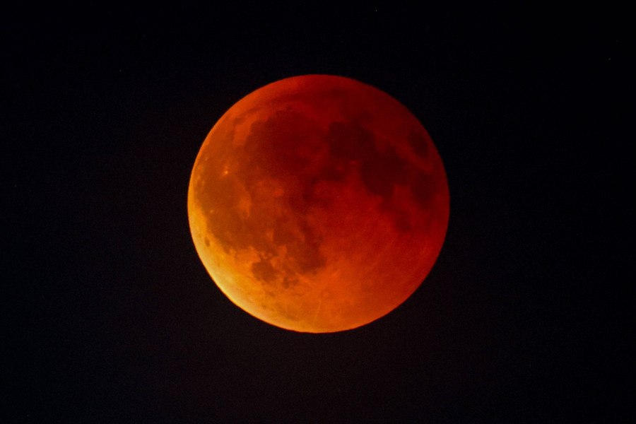 „Lună sângerie” în martie. De unde va fi vizibilă ultima eclipsă totală până în 2028