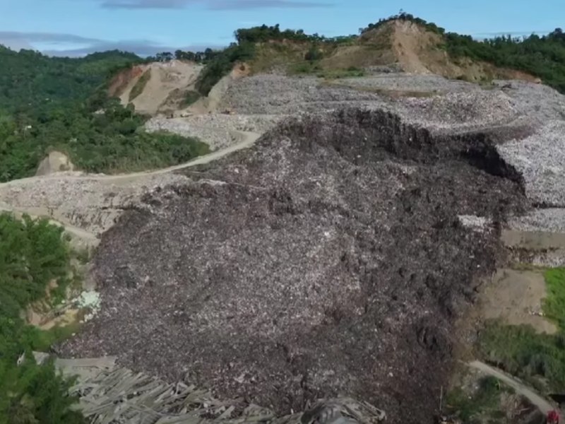 Luptă contra cronometru în Filipine, după avalanșa de gunoaie: salvatorii au detectat semne de viață