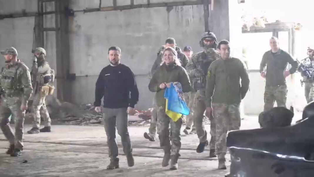 Mai mult de jumătate dintre ucraineni se opun retragerii trupelor din Donbas în schimbul garanţiilor de securitate, potrivit unui studiu