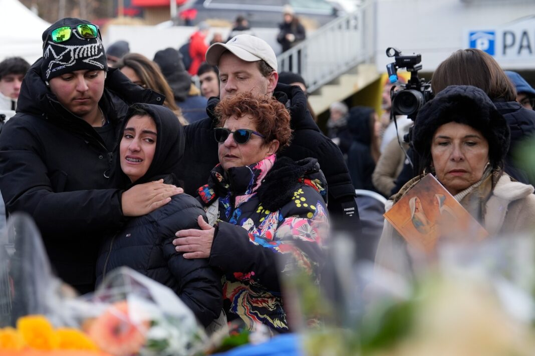 Mărturii cutremurătoare din Crans-Montana: „M-am trezit sub trei, patru persoane care ardeau ușor, erau oameni morți în jur” / „A fost ca într-un film de groază. Mi-am pierdut cea mai bună prietenă, în brațele mele” / „Îmi caut fiul de mai bine de 30 de ore”