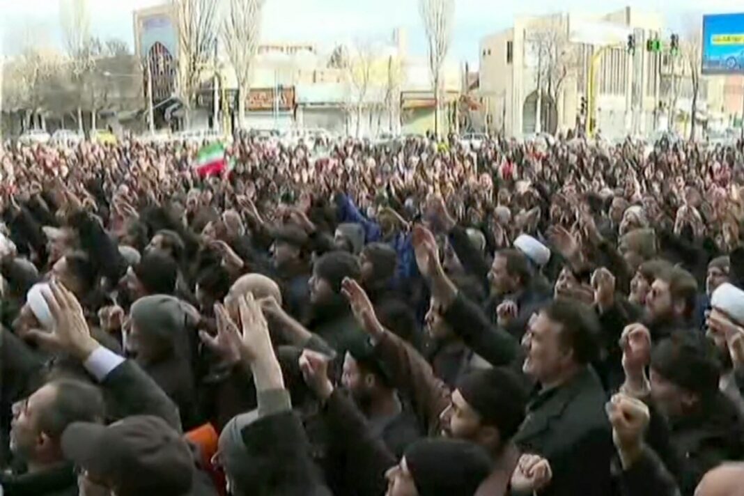 Medicii iranieni descriu spitalele copleșite de numărul mare de pacienți / Protestele continuă, cel puțin 50 de manifestanți au fost uciși