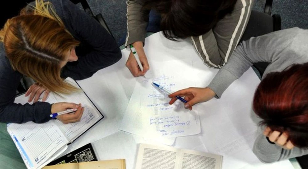 Meditațiile, de la opțiune la necesitate. De ce aproape toți elevii ajung să facă pregătire suplimentară