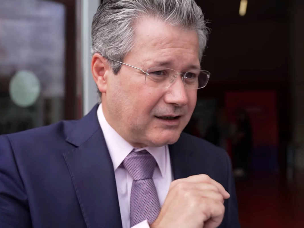 Mihnea Costoiu, singurul rector din România fără doctorat, a primit titlul de Doctor Honoris Causa din partea Universității Tehnice a Moldovei, cea care ar urma să preia Universitatea din Cahul prin ruperea legăturilor cu Universitatea Dunărea de Jos din Galați