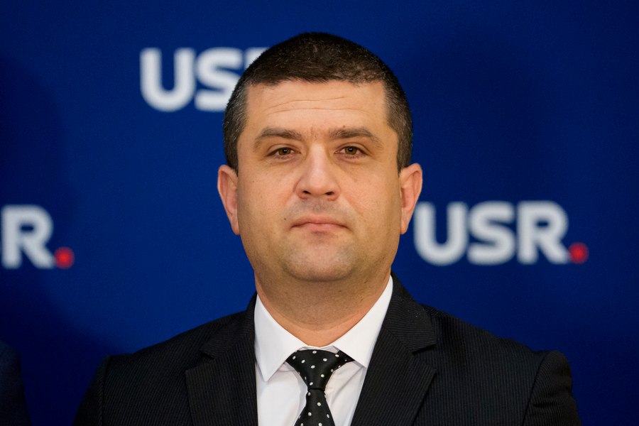 Ministrul Apărării Radu Miruță consideră că Ceaușescu a fost oarecum „patriot” , în timp ce USR cere sancționarea propagandei comuniste prin lege