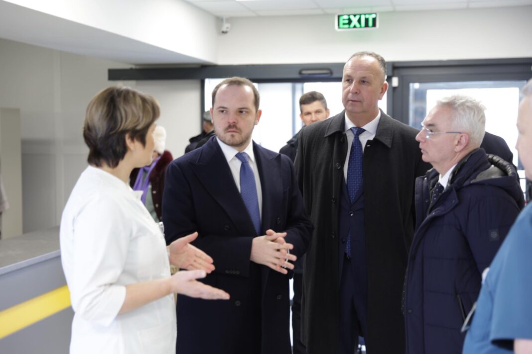 Ministrul Rogobete, la Chişinău: Putem dezvolta o colaborare pentru tratarea pacienţilor pentru care nu există terapii în Republica Moldova