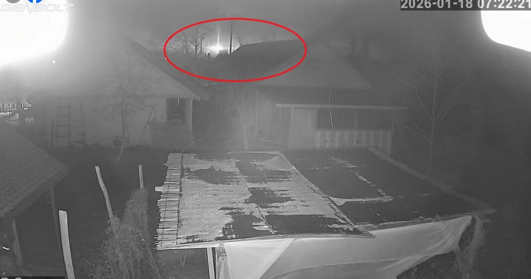 Momentul unei explozii de pe malul ucrainean al Dunării, surprins de o cameră video din satul tulcean Periprava