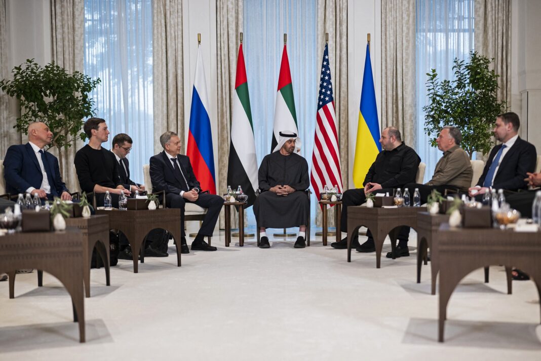 Negocierile de pace trilaterale Ucraina-SUA-Rusia se reiau duminica viitoare, la Abu Dhabi / Ruşii şi ucrainenii, „aproape prieteni” în primele discuţii, susţine un oficial american