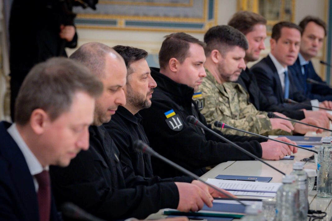 NEWS.ro: A doua zi de negocieri Ucraina-SUA-Rusia de la Abu Dhabi s-a încheiat fără a se anunţa un acord. Discuţiile, „constructive”, ar putea continua săptămâna viitoare, spune Zelenski