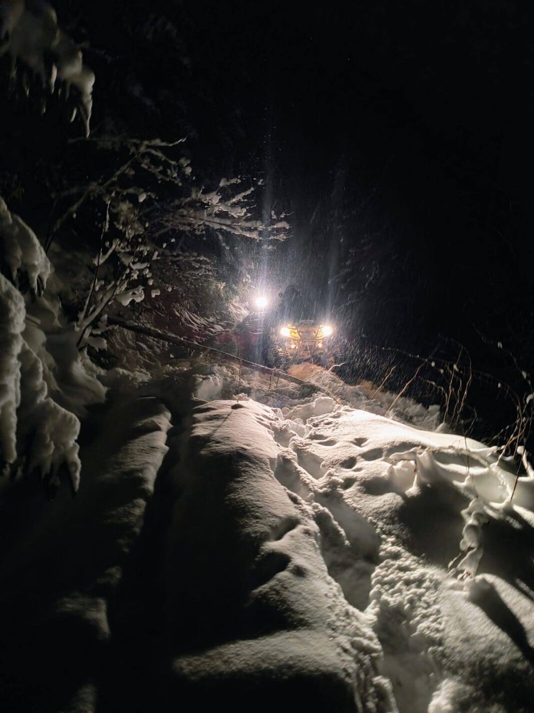NEWS.ro: Acţiune în condiţii extreme pentru salvarea unui ucrainean de 31 de ani. Salvatorii au rămas cu el la o stână, din cauza temperaturilor de sub minus 20 de grade Celsius - FOTO, VIDEO