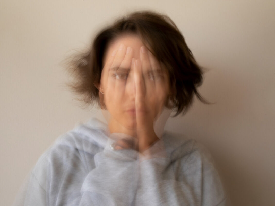 NEWS.ro: ADHD la adulţi: fenomen ignorat în România. Semne, riscuri şi ce arată qEEG înainte de diagnostic (P)