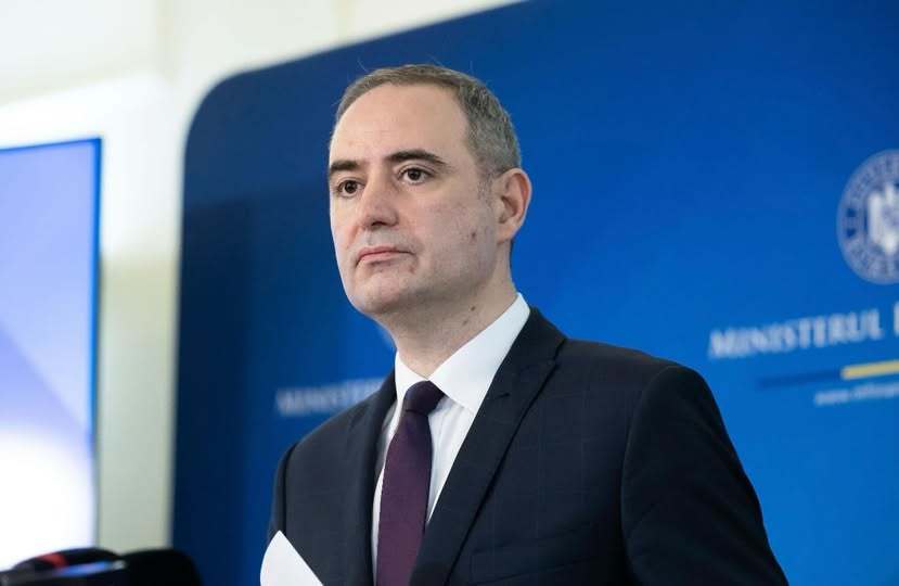 NEWS.ro: Alexandru Nazare: În acest an ţinta de deficit cash este mai mică decât cea prognozată, este în jurul cifrei de 7,7% din PIB/ Arată o ajustare foarte serioasă în raport cu anul trecut, de aproape un procent din PIB, şi surprinde pozitiv