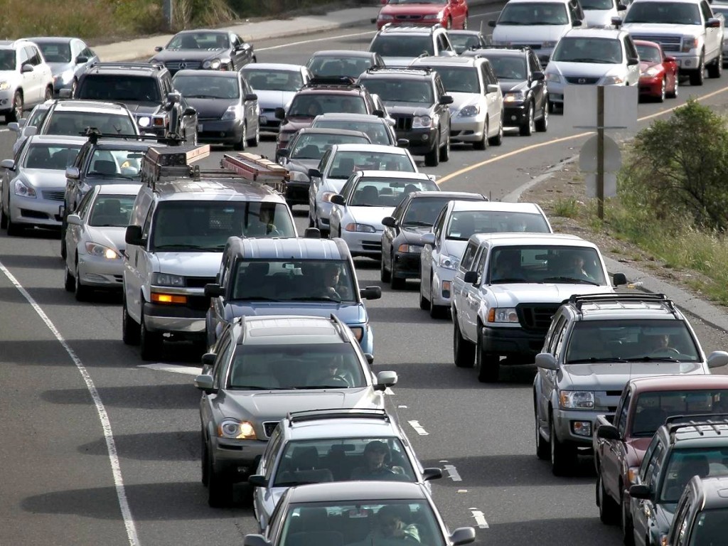 NEWS.ro: ANALIZĂ: Românii preferă maşinile rezistente şi la costuri mici de întreţinere. 7 din 10 autoturisme înmatriculate în 2025 sunt maşini rulate / Ce mărci aleg românii