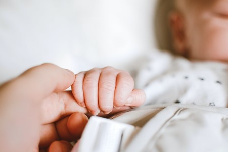 NEWS.ro: Anchetă a poliţiştilor după ce un nou-născut a murit la o clinică medicală din Craiova