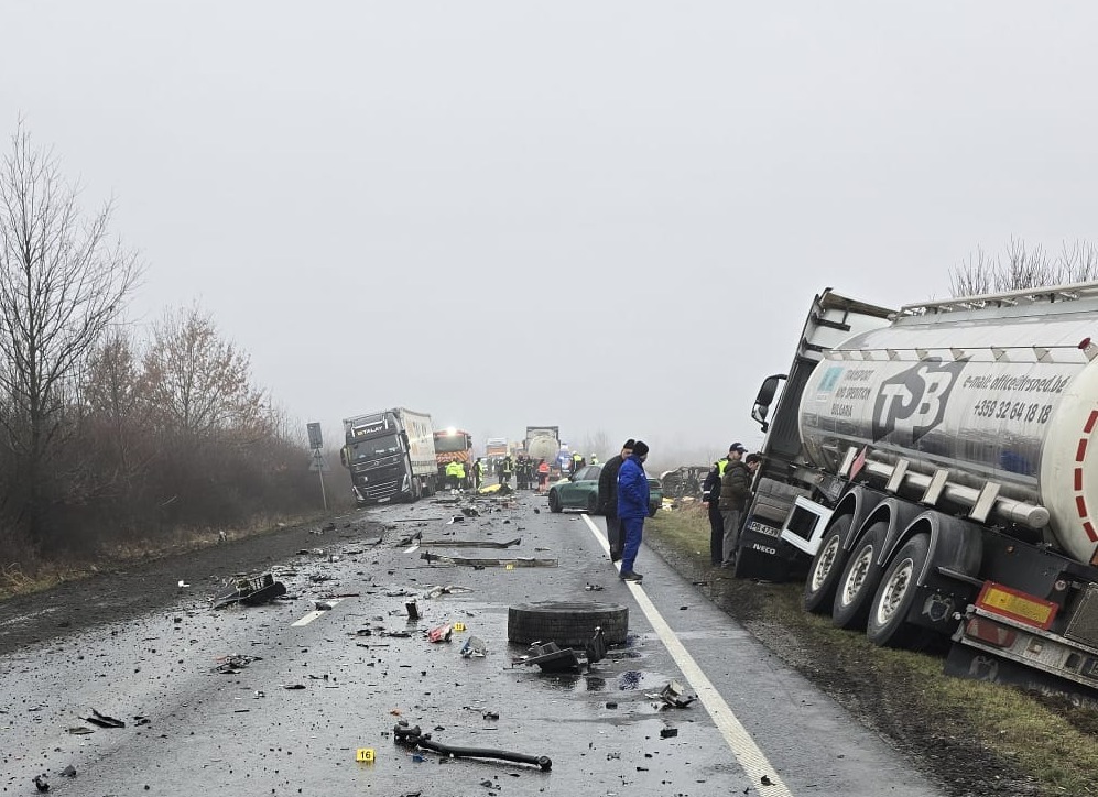 NEWS.ro: Anchetatorii ar fi găsit substanţe interzise la locul accidentului din Timiş soldat cu şapte morţi şi trei răniţi, toţi suporteri ai echipei de fotbal PAOK Salonic - surse
