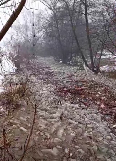 NEWS.ro: Apele Române: Pe râul Rebra s-a format un zăpor care se deplasează în aval, urmând să ajungă la Dej/ Pe râul Someşul Mare, în amonte de Barajul Mica, s-a format un pod de gheaţă de 10 kilometri şi s-a intervenit pentru tranzitarea în siguranţă - VIDEO