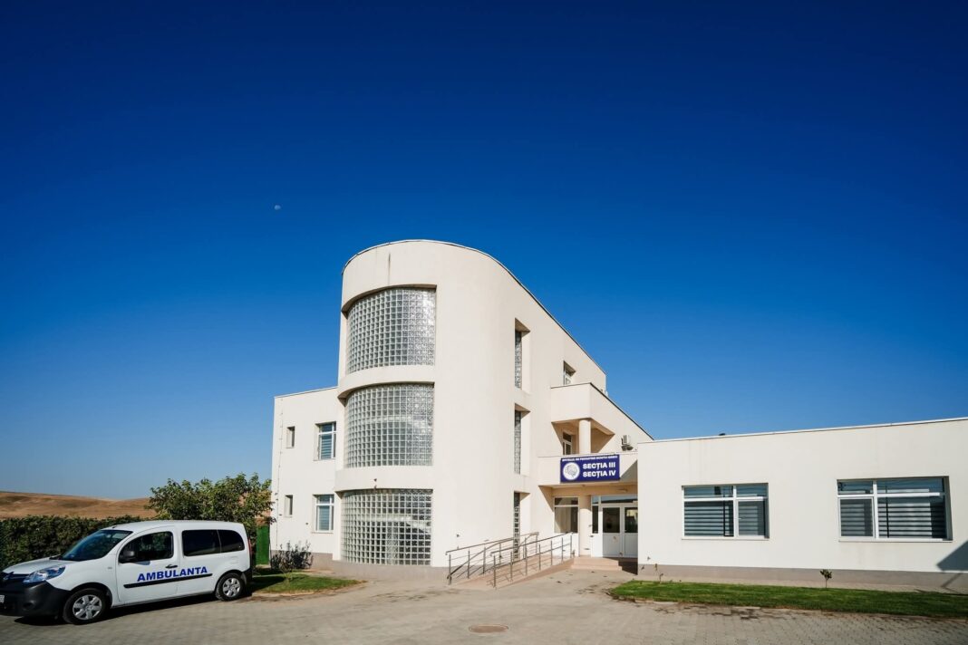 NEWS.ro: Aproximativ 80 de pacienţi din mai multe judeţe, internaţi, începând din luna august, la singura secţie de psihiatrie care asigură tratament pentru adulţii care suferă de adicţii
