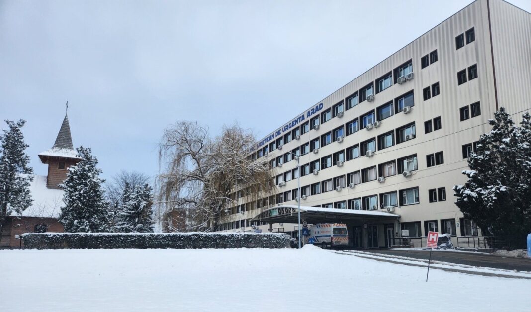 NEWS.ro: Arad: Şapte persoane de peste 60 de ani au ajuns la spital cu fracturi, contuzii sau luxaţii, după ce au alunecat pe gheaţă