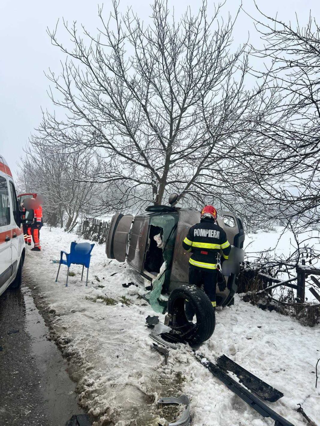 NEWS.ro: Argeş: Opt persoane, între care cinci copii, transportate la spital după un accident în care au fost implicate două autoturisme