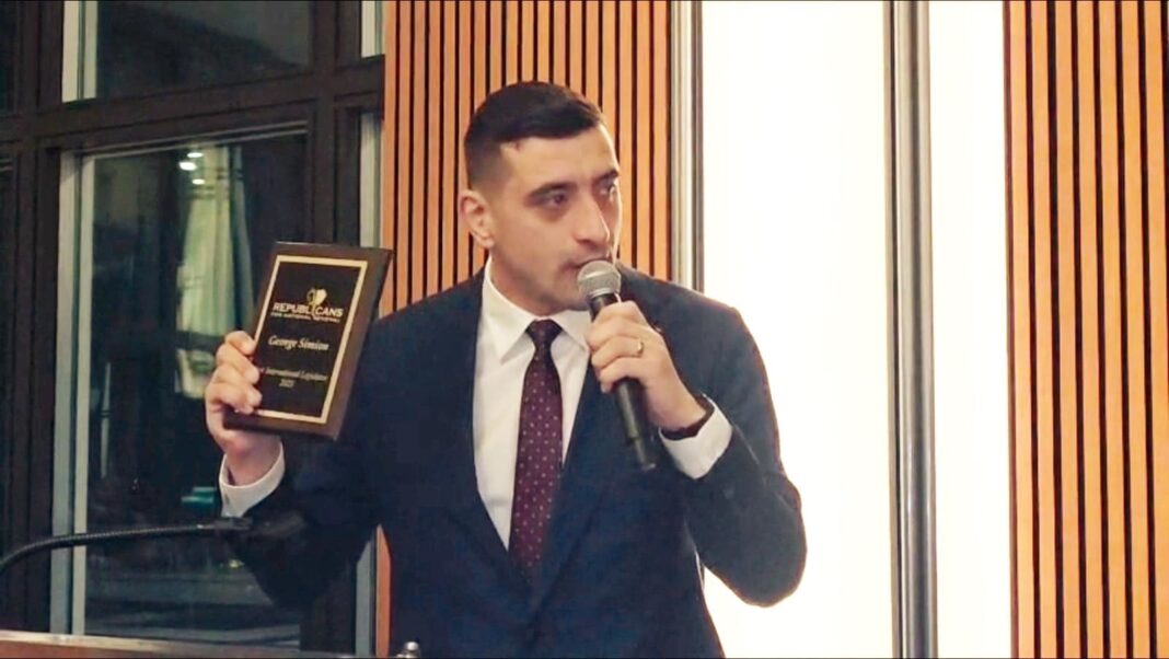 NEWS.ro: AUR: George Simion, premiat în SUA pentru apărarea libertăţii de exprimare. AUR prezintă membrilor Congresului raportul privind anularea alegerilor