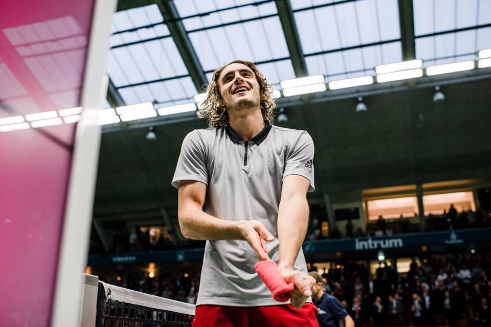 NEWS.ro: Australian Open: Stefanos Tsitsipas dezvăluie că s-a accidentat jucând fotbal, cu patru zile înainte de start