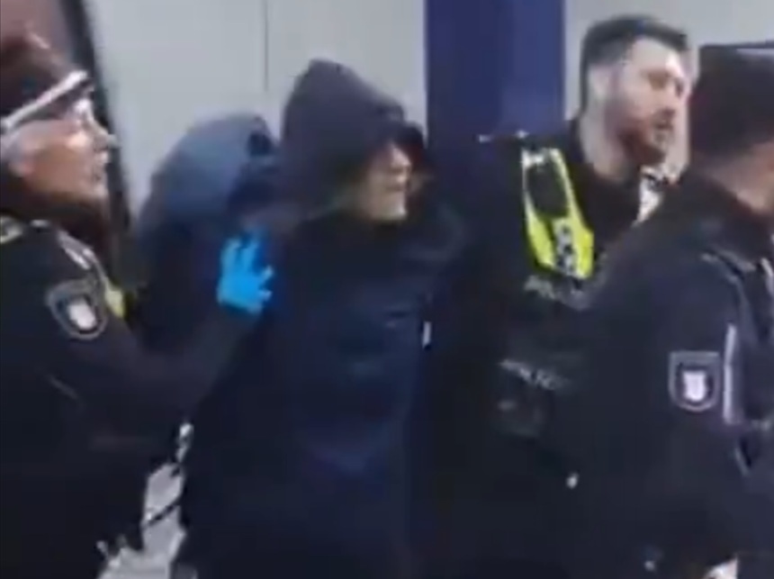 NEWS.ro: Autoarea atacului cu cuţitul din mai, la Hamburg, soldat cu 15 răniţi, internată de justiţie într-un spital psihiatric. Ea nu are un domiciliu stabil din octombrie 2024 şi suferă de schizofrenie paranoidă