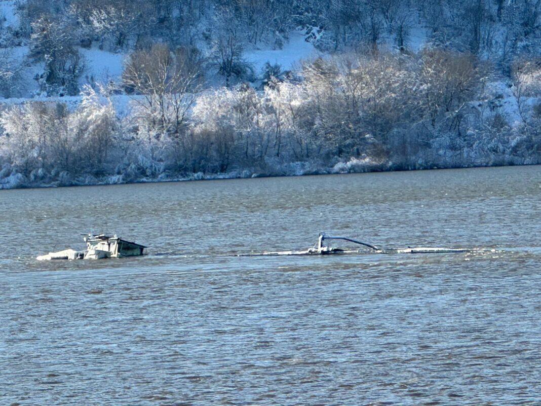 NEWS.ro: Autorităţile din Giurgiu, unde o barjă cu clorură de potasiu s-a scufundat,  anunţă că analizele pe probe de apă indică o calitate foarte bună în ceea ce priveşte clorurile şi amoniul şi bună în privinţa azotaţilor, azotiţilor şi ortofosfaţilor