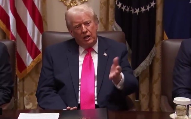 NEWS.ro: Axios: Atacurile SUA asupra Iranului au fost amânate pe fondul îngrijorărilor exprimate de consilierii lui Trump şi de Israel, dar „toată lumea ştie că preşedintele ţine degetul pe buton”