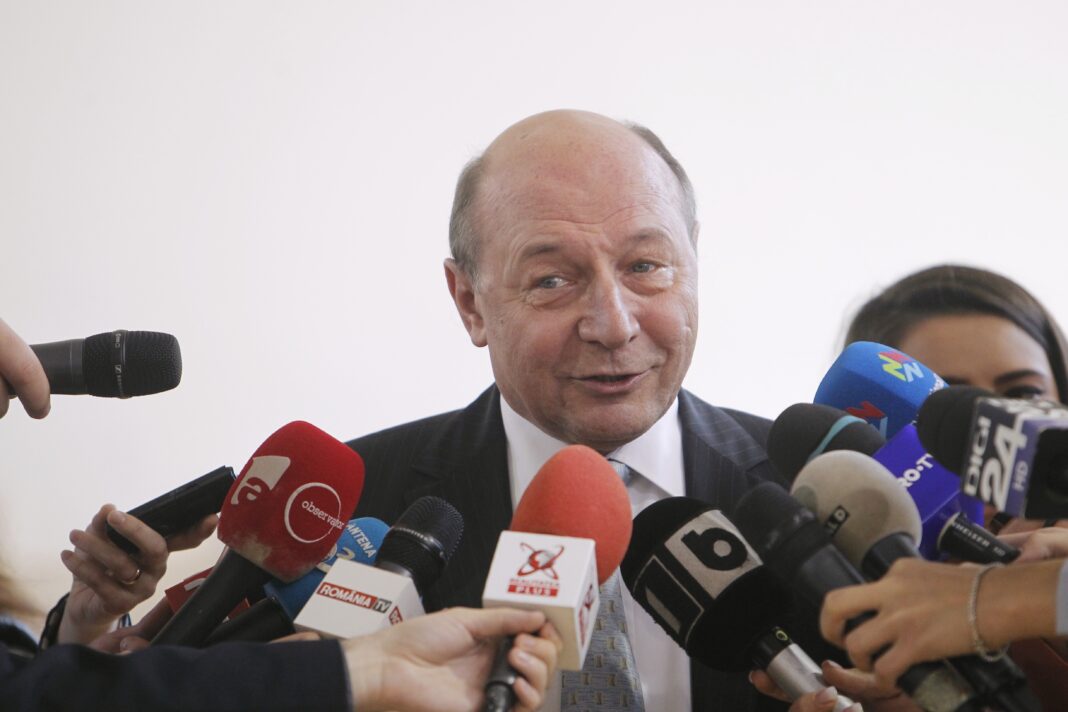 NEWS.ro: Băsescu, despre numirile şefilor serviciilor de informaţii: Preşedintele nu trebuie să aibă negocieri cu partidele pe această situaţie. El este titularul desemnării şi nu are de ce să negocieze parte din autoritatea lui