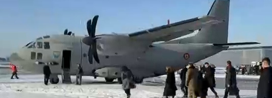 NEWS.ro: Băsescu: Sunt convins că Pahonţu, dacă nu era oprit, aducea avionul de la TAROM în două ore la Paris şi pleca cu preşedintele şi delegaţia. A fost inadmisibilă imaginea şi chiar faptul că preşedintele a acceptat să nu fie adus acasă imediat