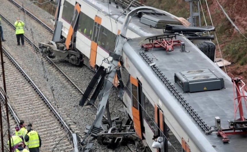 NEWS.ro: Bilanţul coliziunii feroviare din Andaluzia creşte la 39 de morţi şi 123 de răniţi, cinci în stare foarte gravă şi 24 în stare gravă, evacuaţi la Cordoba şi Andújar. Unitatea de Urgenţă a Armatei, desfăşurată, un spital de campanie, ridicat în apropierea