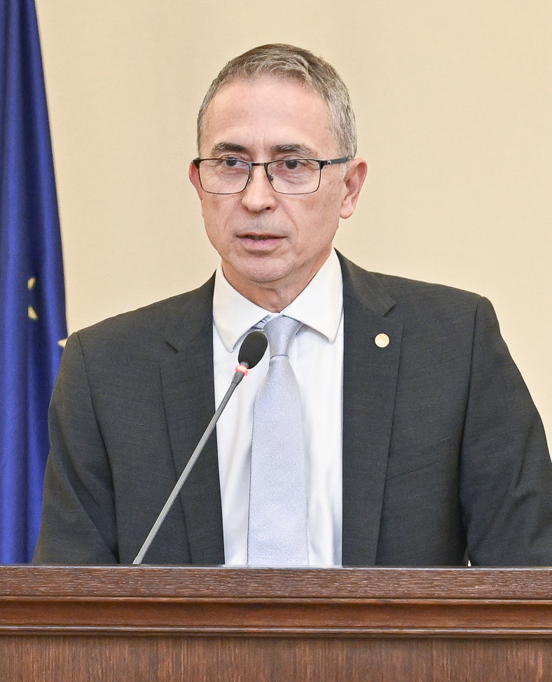 NEWS.ro: BNR anunţă că Mugur Tolici devine noul director al Direcţiei emisiune, tezaur şi casierie. Acesta lucrează în BNR din anul 1994, a fost director de cabinet al guvernatorului Mugur Isărescu şi reprezentant al României la FMI