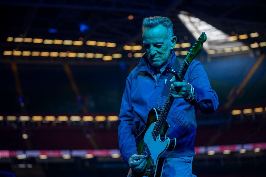 NEWS.ro: Bruce Springsteen i-a dedicat o melodie lui Renee Nicole Good, împuşcată mortal de ICE/ „Statele Unite, idealurile şi valorile pe care le-au întruchipat timp de 250 de ani, sunt puse la încercare ca niciodată în istoria modernă” - VIDEO