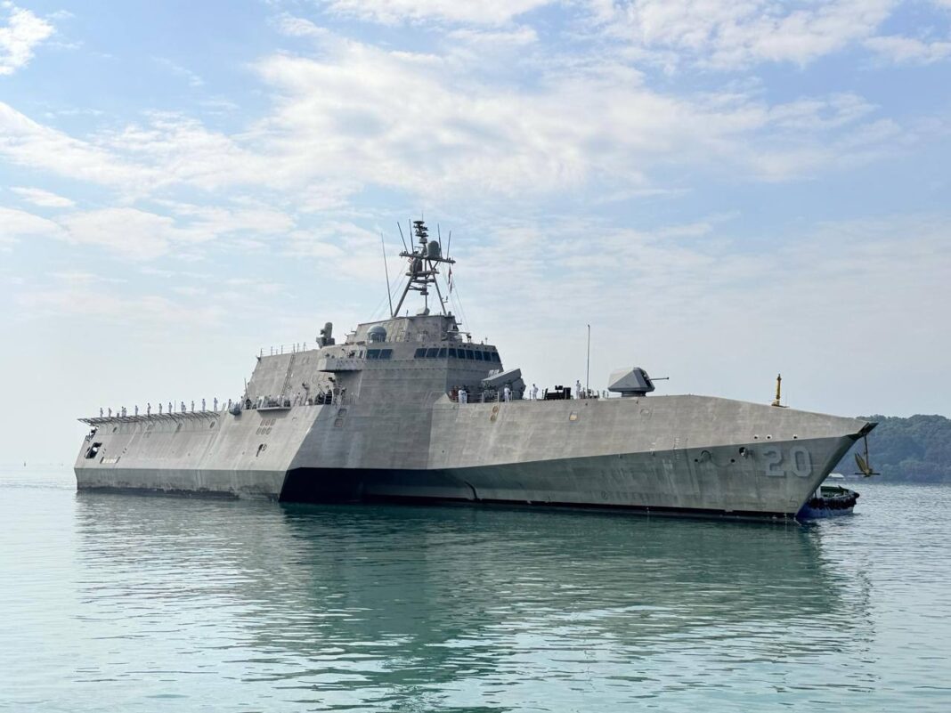 NEWS.ro: Cambodgia: O navă de război americană face o escală fără precedent într-o bază renovată de China