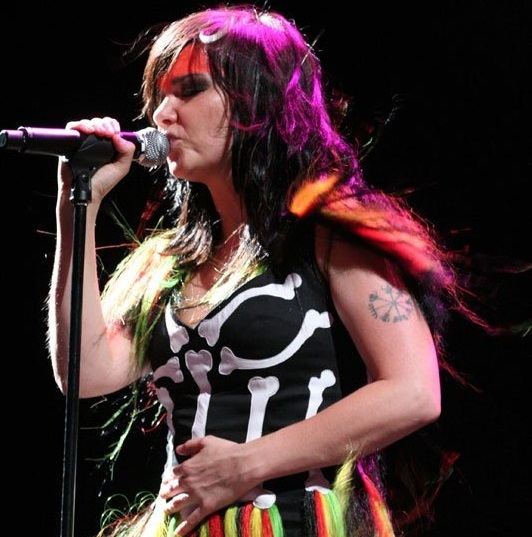 NEWS.ro: Cântăreaţa Björk solicită Groenlandei să-şi declare independenţa, în contextul ameninţărilor de preluare a controlului de către SUA