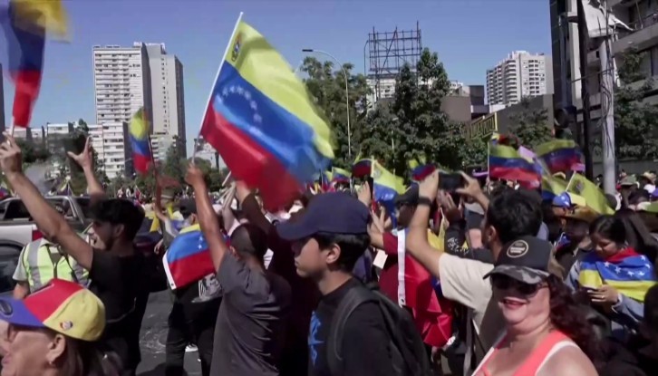 NEWS.ro: Ce s-a întâmplat în Venezuela după atacul american? Oamenii şocaţi se ascundeau, nesiguri de ce va urma. Ulterior au ieşit pe străzi să se bucure