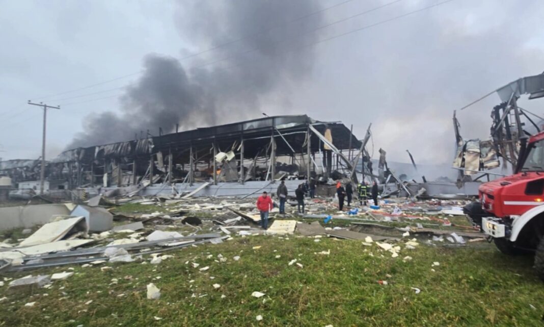 NEWS.ro: Cinci persoane sunt dispărute după un incendiu la o fabrică alimentară din Grecia centrală