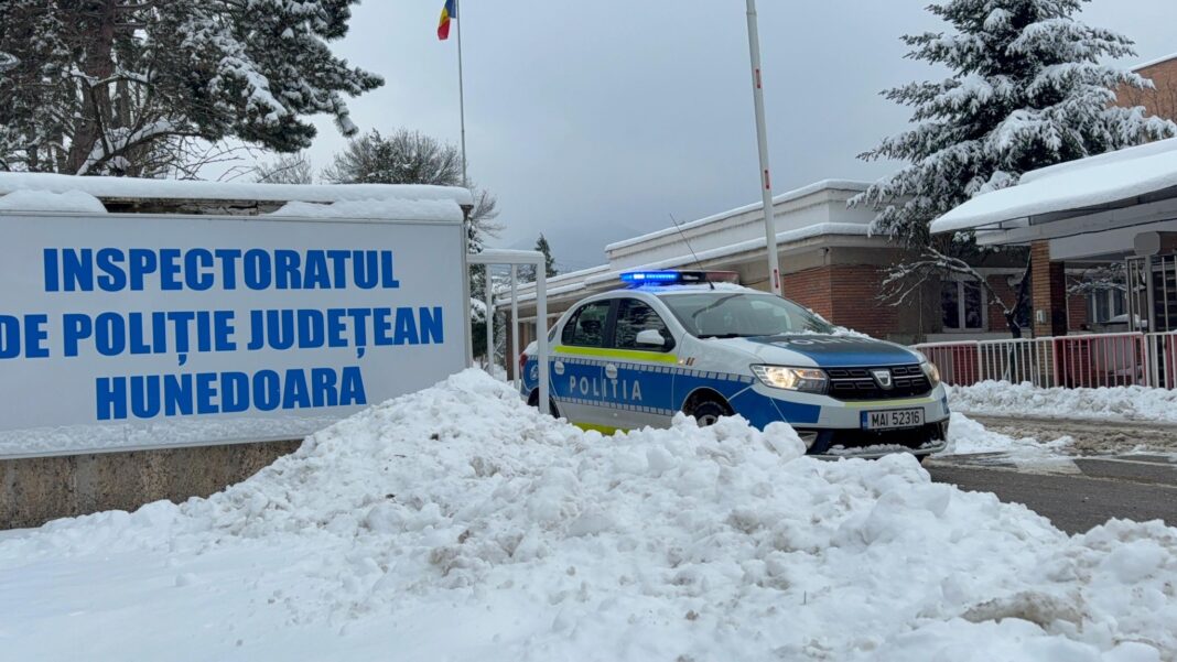 NEWS.ro: Circulaţie îngreunată din cauza vremii în judeţul Hunedoara - Pe A1 un TIR nu poate urca o pantă / 7 autocamioane oprite între Brad şi Deva