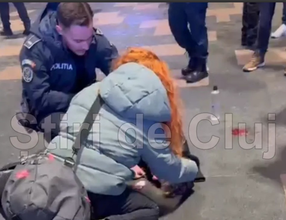 NEWS.ro: Cluj: Anchetă a Poliţiei, după ce un adolescent a fost bătut crunt şi lăsat inert în faţa unui centru comercial din Cluj