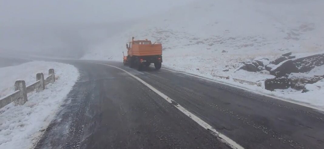NEWS.ro: CNAIR prezintă măsurile luate, în pregătirea activităţilor pe perioada sezonului rece / La nivelul Ministerului Transporturilor a fost înfiinţat Comandamentul Central de Iarnă şi Comandamentul Operaţional al CNAIR