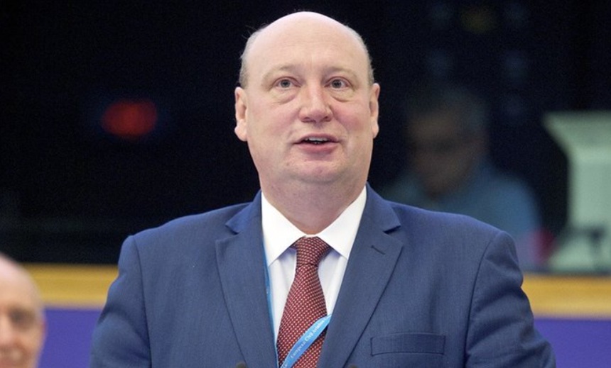 NEWS.ro: Comisia Europeană îl destituie pe estonul Henrik Hololei, un funcţionar de rang înalt, suspectat că a primit cadouri de la Qatar