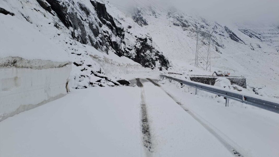 NEWS.ro: Comitetul ministerial pentru situaţii de urgenţă, convocat la Ministerul Mediului, în urma avertizărilor meteorologilor. Vineri vremea se va menţine rece în vestul, nordul şi centrul ţării, cu temperaturi maxime cuprinse în general între -8 şi -1 grad
