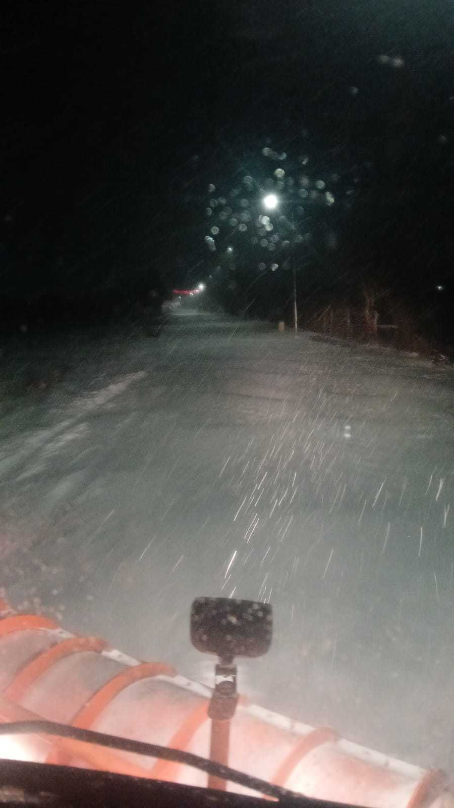 NEWS.ro: Constanţa: Opt autoturisme au rămas înzăpezite în cursul nopţii / Circulaţia se desfăşoară în condiţii de iarnă - FOTO