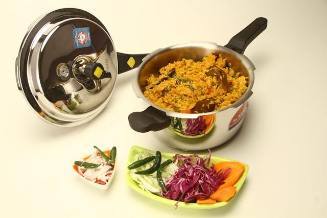 NEWS.ro: Cum să găteşti rapid şi sănătos fără să faci compromisuri (P)