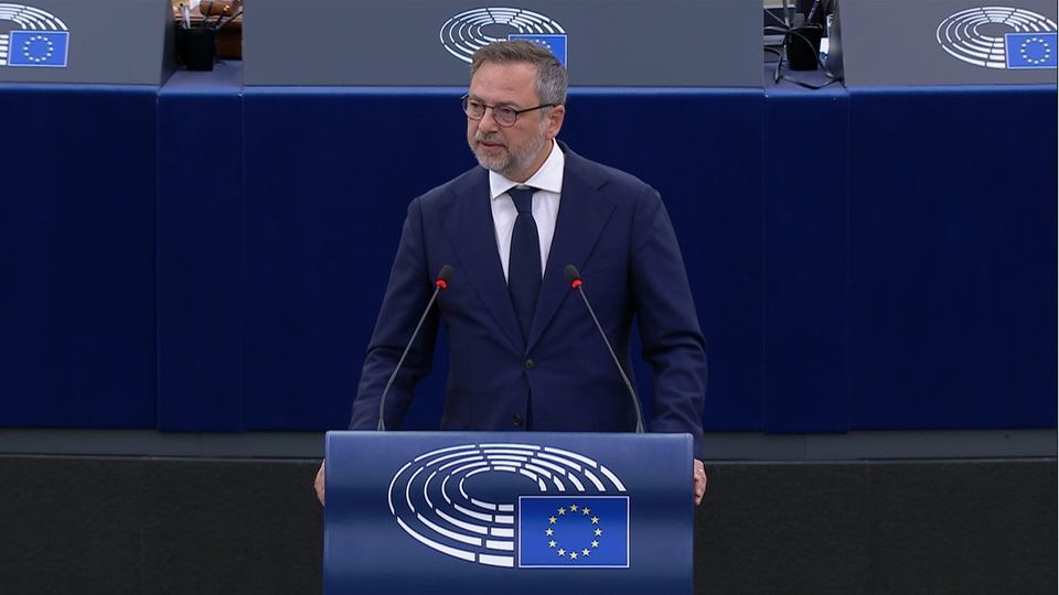 NEWS.ro: Dan Motreanu (PNL): Am cerut Comisiei Europene să clarifice ce măsuri intenţionează să adopte pentru a se asigura că fondul nu va favoriza marile societăţi multinaţionale, ci va sprijini dezvoltarea industrială echilibrată în întreaga UE